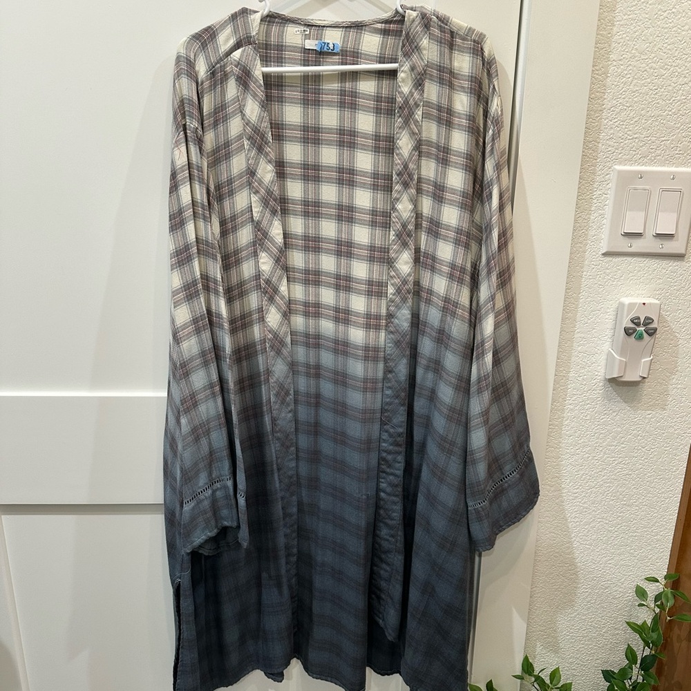 Ombre kimono from Maurices in good condition.   Hardly worn